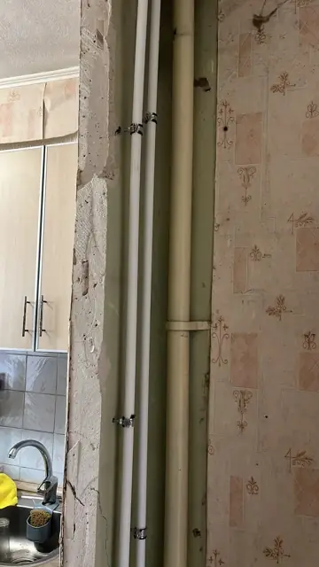 Замена стояков в нише стены у кухни - монтаж полипропиленовых труб и канализационного стояка